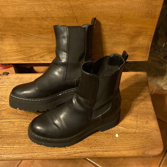 Black Leather Chelsea Platform Boots, size 8 - Picture 3 of 5